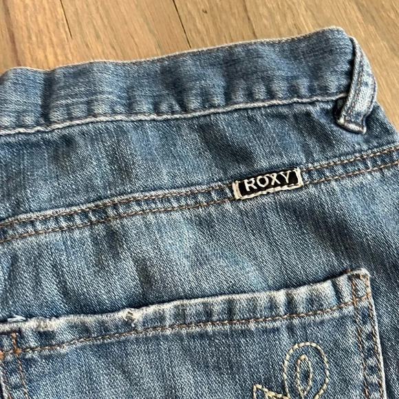 Roxy Women’s Boyfriend Jean Short Shorts. Raw hem. Size 7. - Picture 8 of 8
